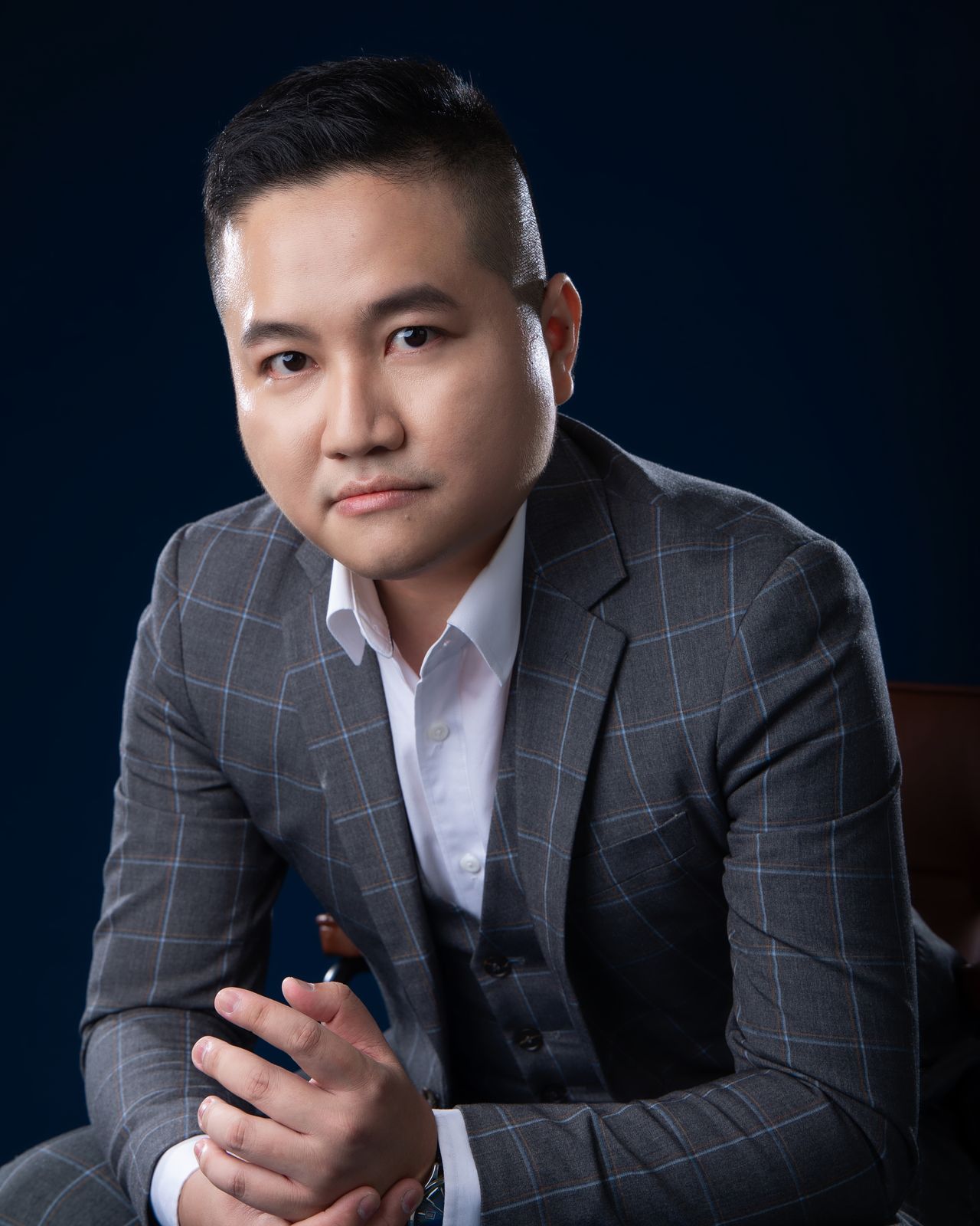 Kevin Lee, REN 14973, seated against a deep blue backdrop
